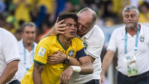 Após desistência de Léo Moura e R10 cada vez mais distante, Eurico confirma  Messi e Neymar no Vasco – TrollaBola